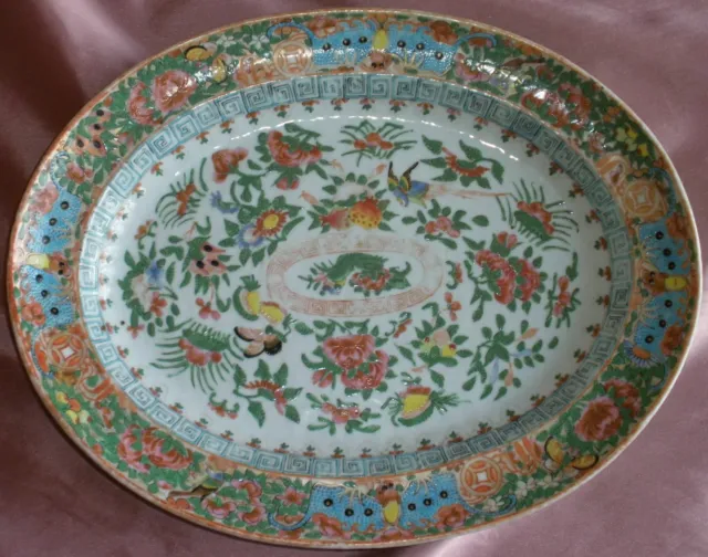 Plat ovale en porcelaine de chine Canton famille verte fin XIXème