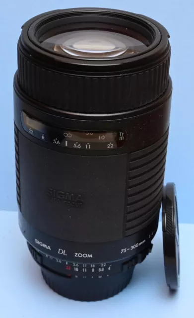Nikon fit AF Sigma 75-300mm f/4-f/5.6 Macro Zoom Lens