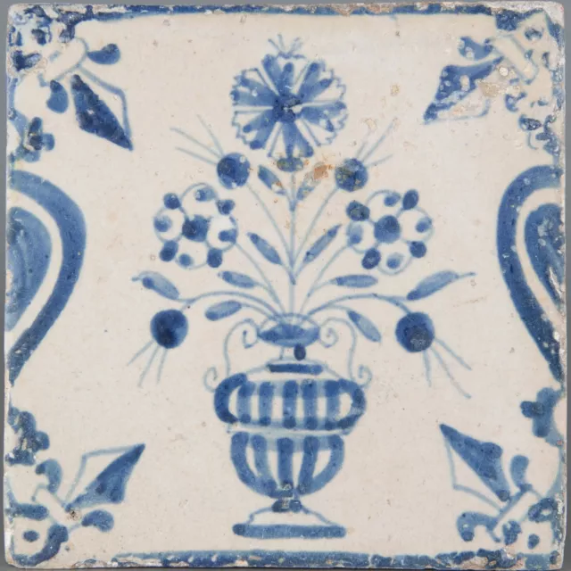 Nice Dutch Delft Blue tile, flowerpot, 17th. century.