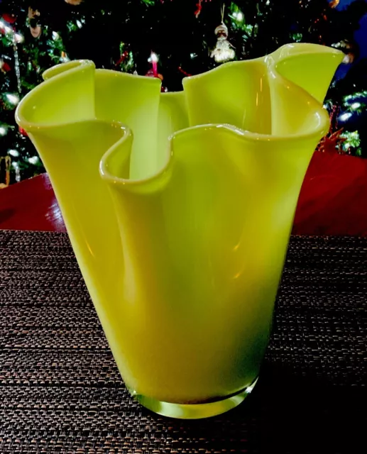 Art Glass Lime Green Ruffle Top Hand Blown Handkerchief Vase EUC