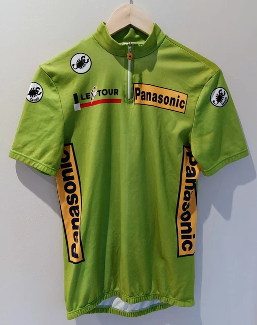 Richard Carapaz rides into Tour de France polka dot jersey on stage 19