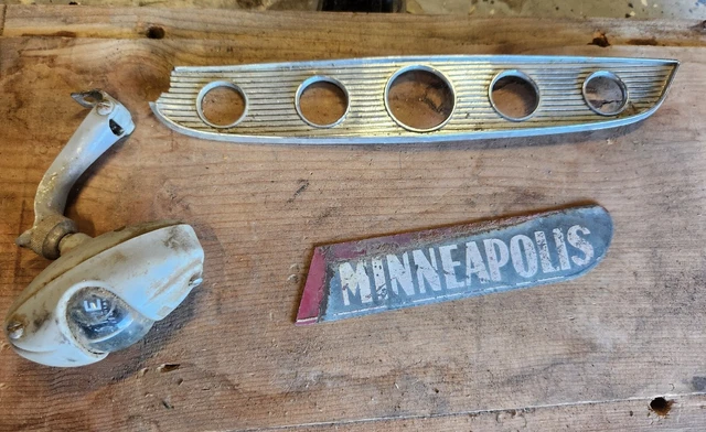 Vtg Hood Ornamet/emblems