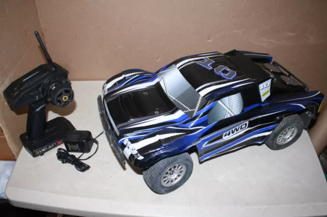 Helion Dominus 10sc 4wd 4x4 RC Truck with Remote, Charger - Tested/Working