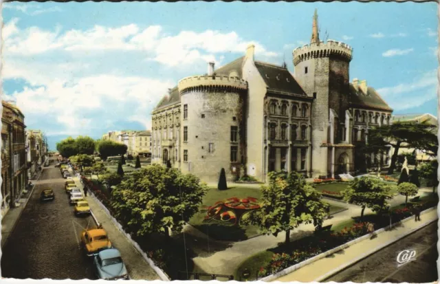 CPA Angouleme- Hotel de Ville et les Jardins FRANCE (1073621)