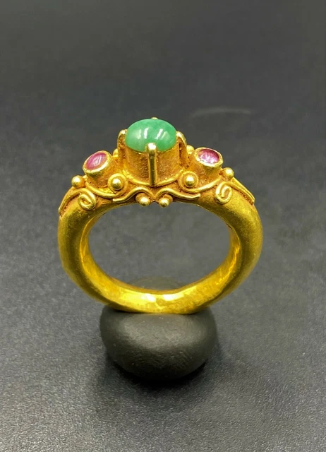 Ancient Gold Jewelry Ring South East Asia With Aventurine Ruby light Stone 18 K