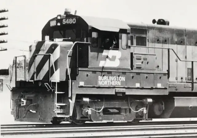 Burlington Northern Railroad BN #5480 U30B Locomotive Train Photo Aurora IL 1979