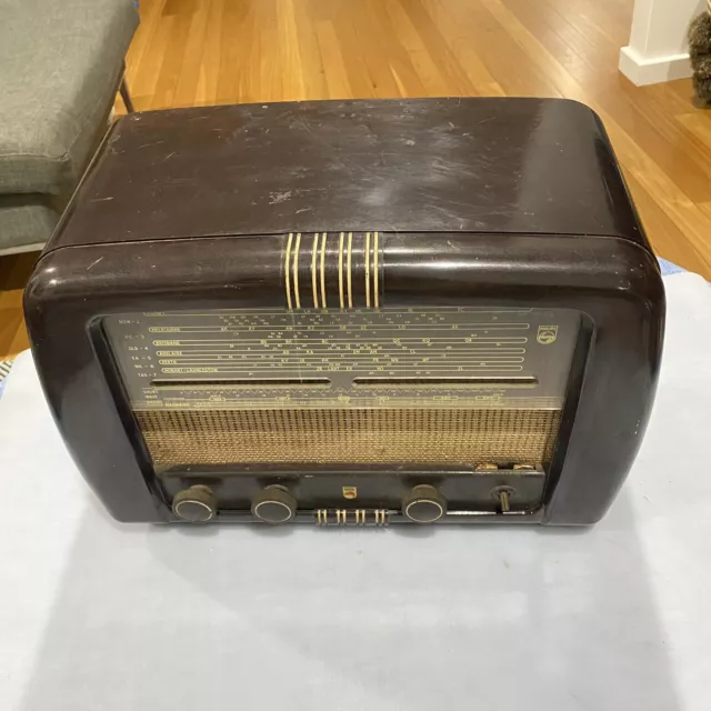 Vintage Philips model 124 bakelite, valve, tube, radio c. 1940s/50s 2