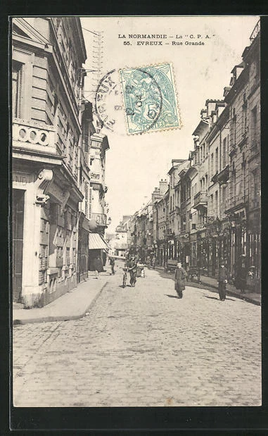 CPA Evreux, Rue Grande, vue de la rue avec commercesn et des passants 1904