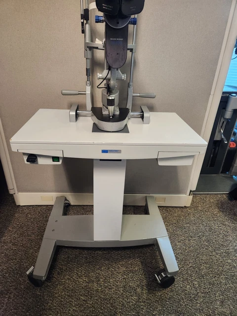 Haag Streit  BQ 900 Slit Lamp With Zoom Optics & Camera