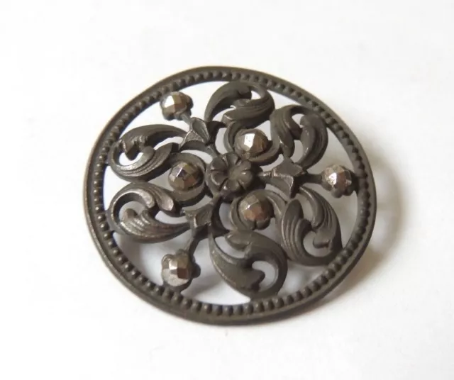 Joli bouton ancien en métal et clous à facette ART NOUVEAU button 1900 2,8cm