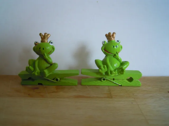 2 Wäscheklammern FROSCH grün - Holz Clips Klammern Deko Froschkönig ca. 4,5 cm
