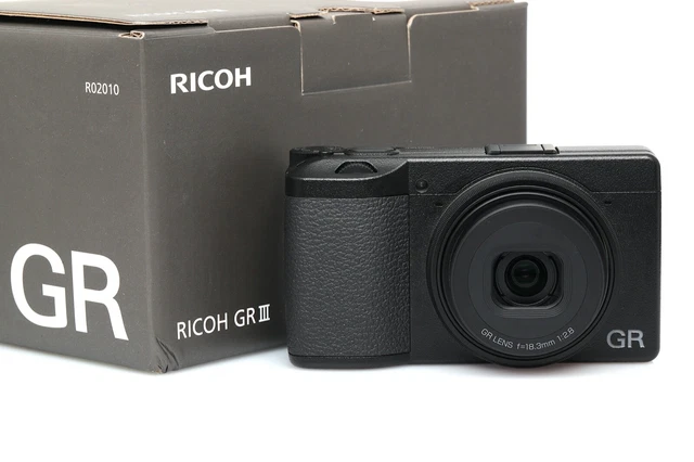 RICOH GR III compact camera 24,2MP 2.8/28mm wide angle lens Kompaktkamera MINT!