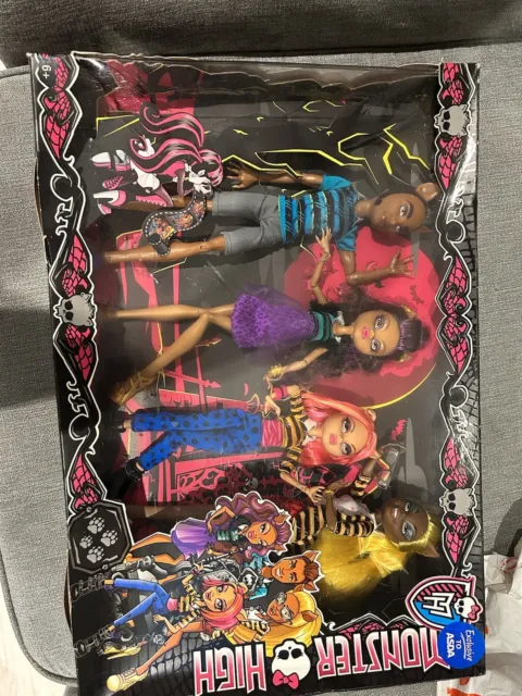 monster high dolls new in box Wolf Family Set Of 4