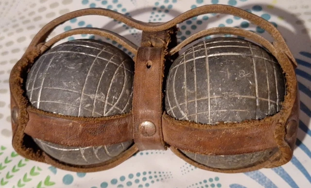 Paire De Boules De Pétanque Enfant – Anciennes, Avec Lanières Cuir, Fabrication France