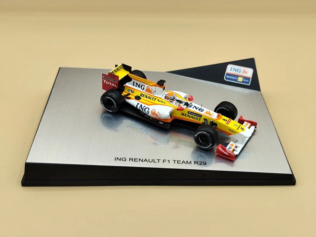 MegaFon sur l'aileron avant de la Renault R29