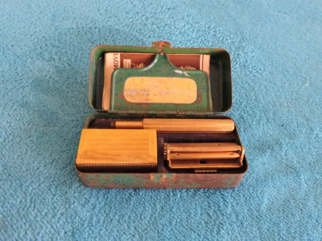 Vintage Valet Auto Strop Safety Razor in Metal Case.