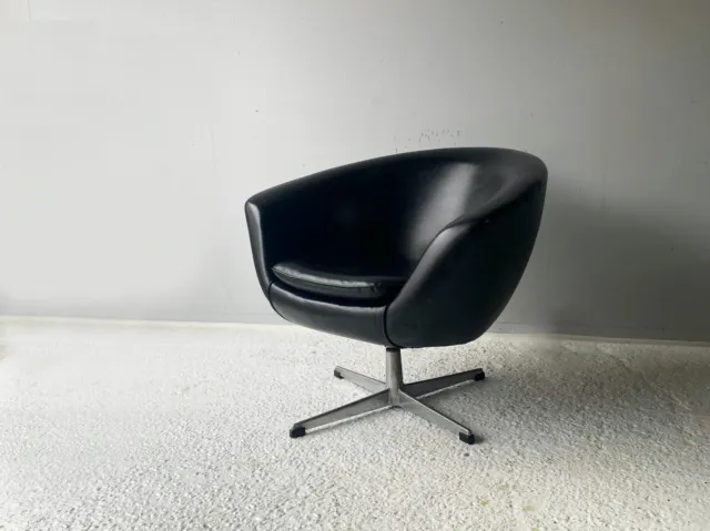 Mid century Swedish 1960’s swivel ‘pod’ chair by Overman (Price for 1 chair) 2