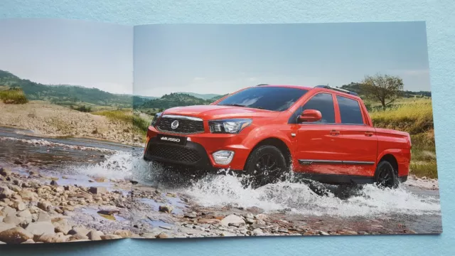 SsangYong Musso SE EX 4x4 pick-up Auto brochure sales catalogue 2017 MINT 2