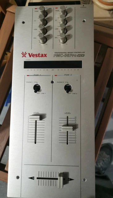 Vestax PMC-06ro VCA Vestax PMC-06 Pro-A DJ Mixer, Second-Hand