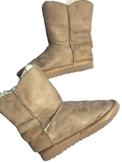 Uggs deals girl sizes