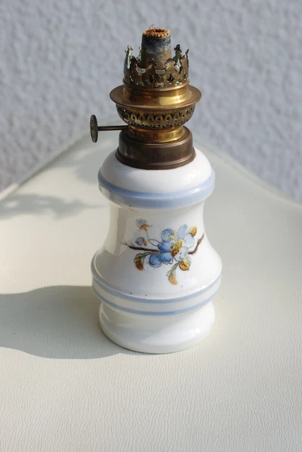 Ancienne Lampe à Pétrole En Céramique Et Laiton – France – Fin XIXe – Décor Fleur