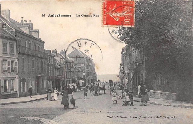 Carte Postale Ancienne Ault (Somme) – Grande Rue Et Hôtel Saint Pierre (vers 1900)