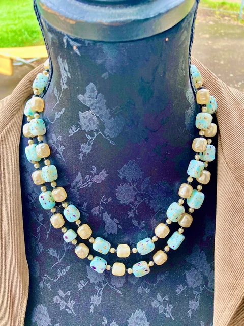 COLLIER VINTAGE DOUBLE RANGS  fausses PERLES  et pâte de VERRE