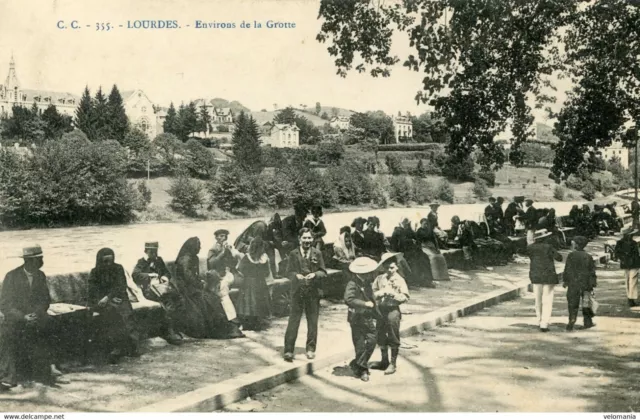 9879 cpa 65 Lourdes - environs de la Grotte