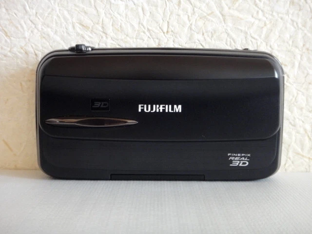 FUJI FILM FinePix REAL 3D FinePiz REAL 3D W3S Digital Camera Box Near Mint 3
