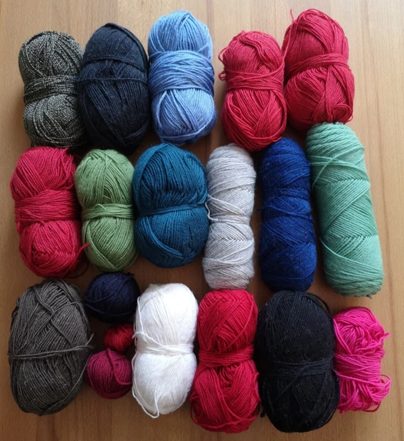 ca. 750 g Strickgarn-Restepaket - vermutlich Sockenwolle - unbekannte Hersteller