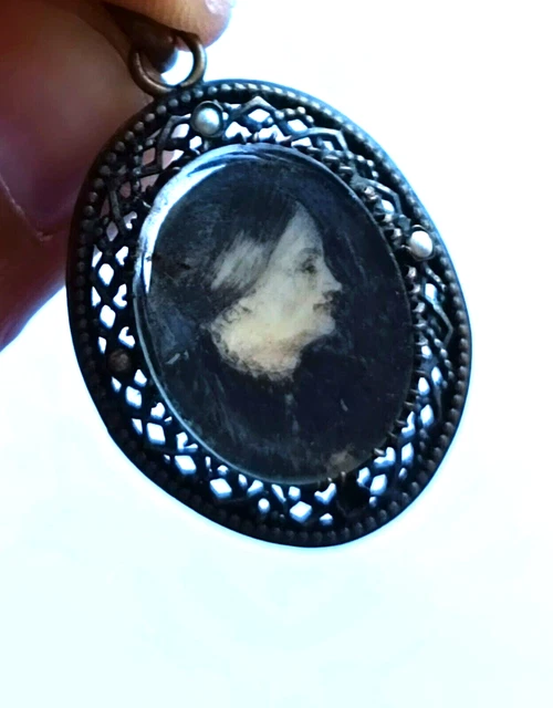 Médaillon Pendentif Portrait Femme Années 50/60 - Bijou Vintage à Identifier