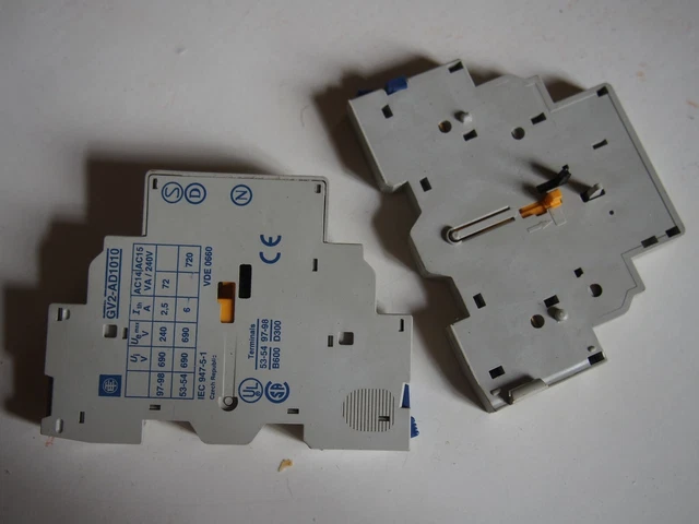 Lot de 2 auxiliaires TELEMECANIQUE GV2 AD1010