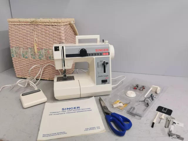 Vintage Singer Featherweight Plus Compact Sewing Machine Model 324
