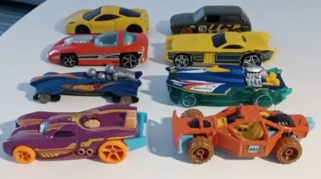 8 Cars Bundle - Hot Wheels (Used) Toys