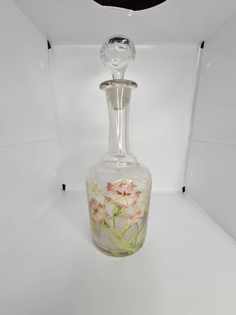 Carafe en verre avec décor de fleurs émaillées