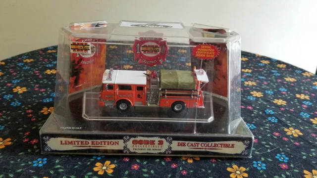 Code 3 Firehouse Expo 2003 Mack CF Pumper 12376  1/64  1 0f  3000