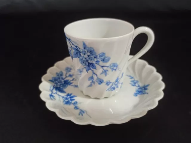 TASSE À MOKA / CAFÉ EN PORCELAINE DE LIMOGES HAVILAND Modèle TORS FLEURS BLEUES
