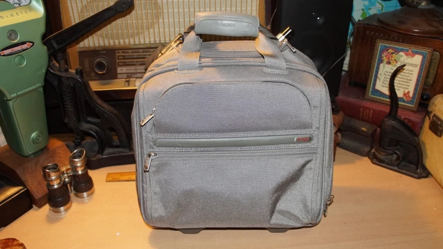 TUMI Alpha, Wheeled 17" Gray Weekender Carry On Travel Bag 22050S4, EXCELLENT!