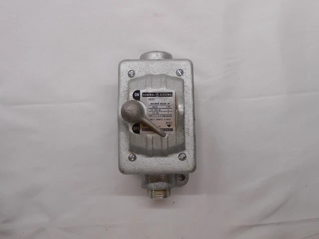 GE CR101Y400H Type 4 Enclosure W/ Manual Motor Starter Switch