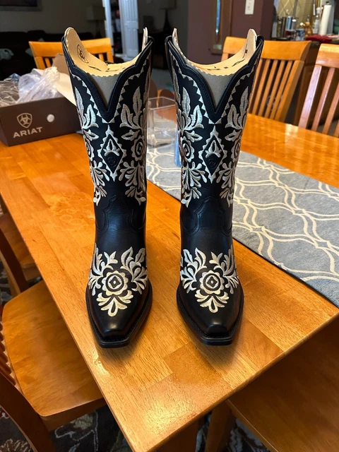 ariat boots womens 8 - gorgeous black with white stitching