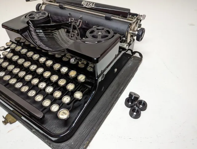 Machine à écrire manuelle Royal Classic en métal avec étui de rangement,  violet
