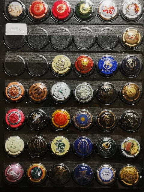 Lot de 35 Capsules de Vignerons ordre alpha  B et C,  100 € de cote