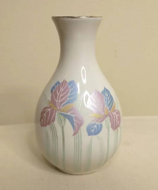 VTG Otagiri Japan Bud Vase White Gold Trim Blue Pink Iris Flowers 3 3/4" 3