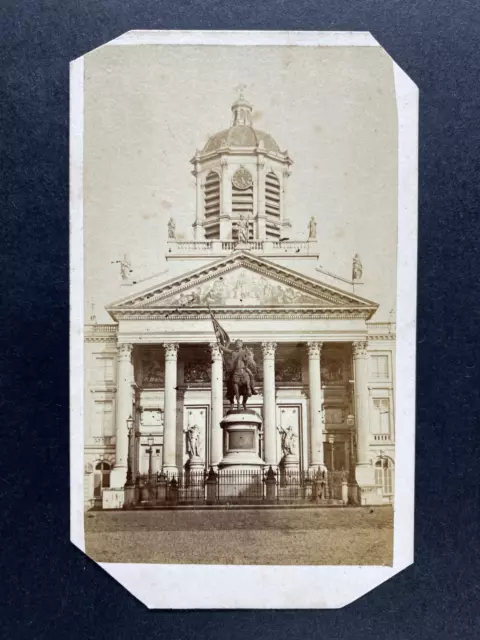 Belgique, Bruxelles, Statue de Godefroy de Bouillon et Cathédrale Saint-Jacques,