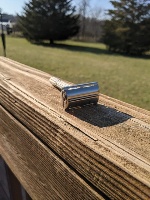 Nice Gillette 1963 Slim Adjustable 1-9  DE Safety Razor (I-3) Silver Tone