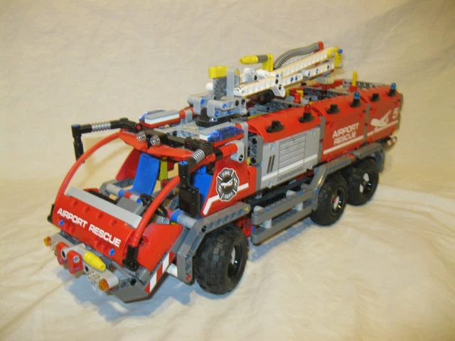 Le camion de pompiers de l'aéroport LEGO Technic 42068