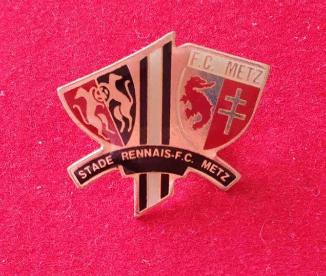 Pin's FC Metz Vs Auxerre 92-93 – Badge Fan De Football Vintage, Collection