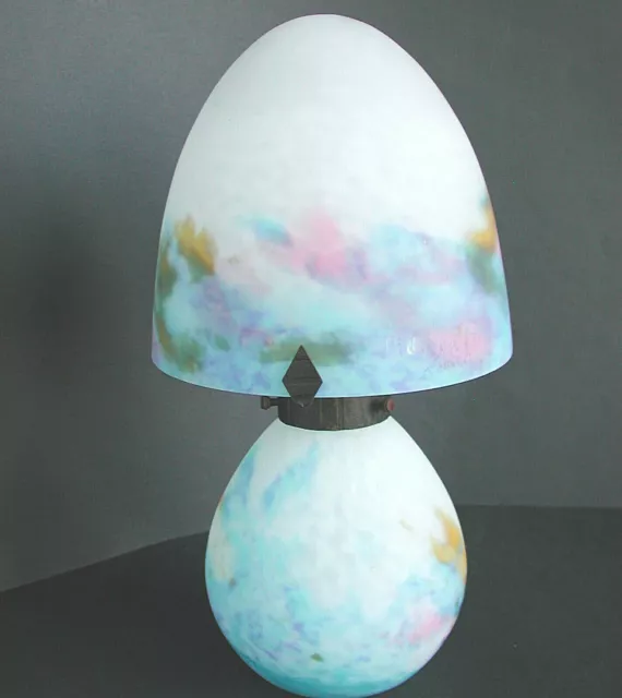 MULLER Frères, ANCIENNE LAMPE EN PATE DE VERRE signée.
