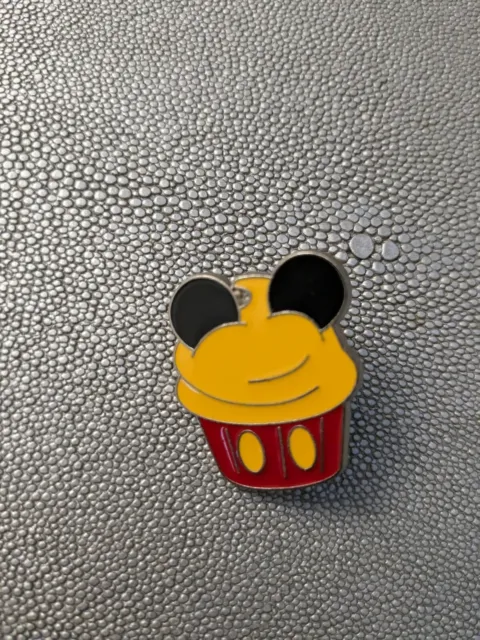 Disney Trading Pin Character cupcake mini-pin set Mickey Mouse