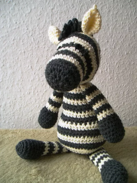 Handarbeit * Kuscheltier Zebra Schmusetier Stofftier Spielzeug Häkeltier